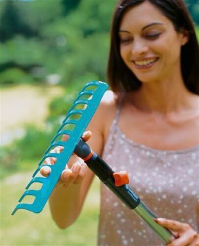 Гребло за листа с дръжка Gardena combisystem 30 см