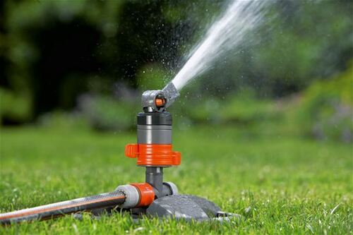 Разпръсквач Gardena Comfort Turbo-Drive с поставка