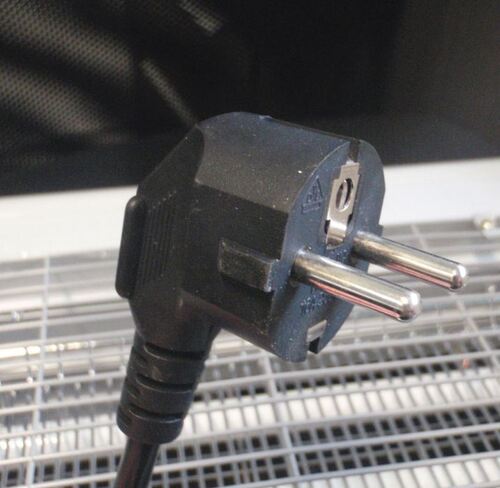 Инсектицидна лампа убиваща летящи насекоми до 80 кв.м.