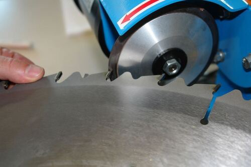 Машина за заточване на дискови триони GSS 700 P GÜDE