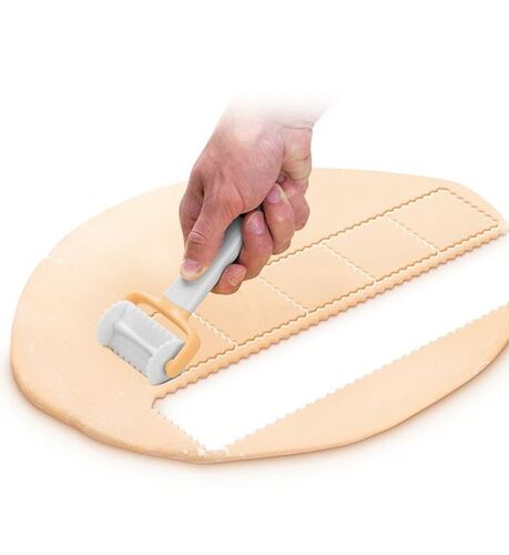 Къдрава резачка за тесто Tescoma Delicia1