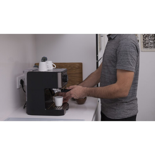 Кафемашина за еспресо Black and Decker BXCO1200E