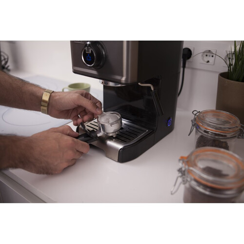 Кафемашина за еспресо Black and Decker BXCO1200E