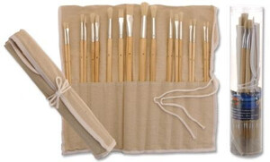 Четки 18 броя с несесер от лен Artina