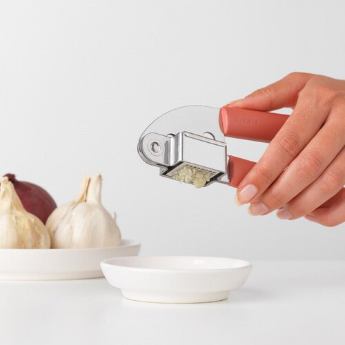 Преса за чесън Brabantia Tasty+ Terracotta Pink
