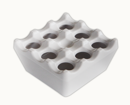 Квадратен ветроустойчив пепелник 9 x 9 x 4,5 см.