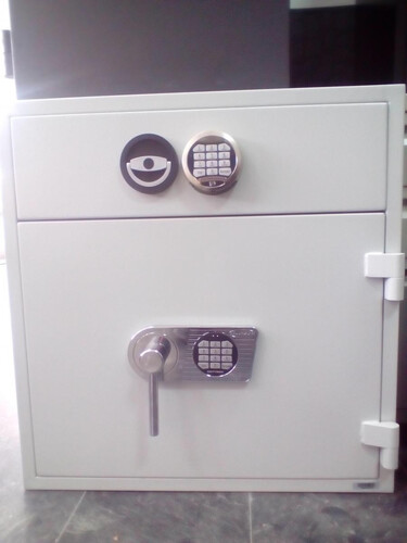 Депозитен сейф DSC 100
