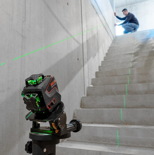 Лазерен линеен нивелир със стойка за стена Sola Plano 3D Green