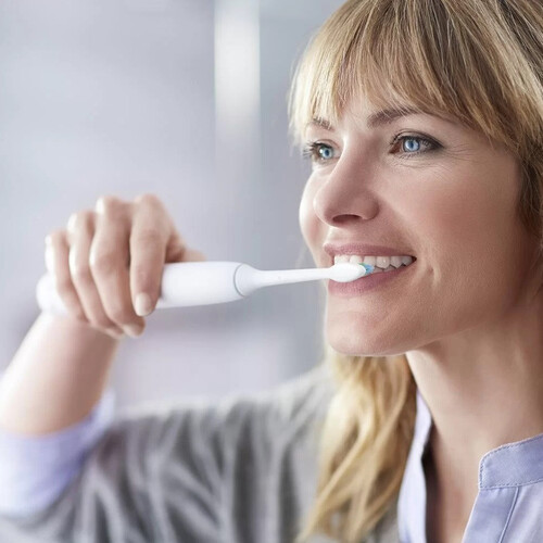 Звукочестотна четка за зъби Philips ProtectiveClean 4300 Бяла