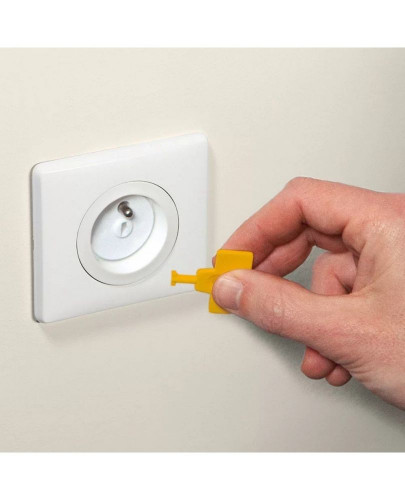 Комплект SAFETY 1st от 12 предпазителя за контакти с 4 ключа