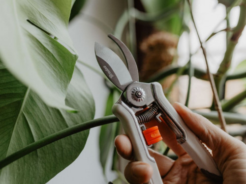 Градинска ножица Bradas White Line с разминаващи остриета