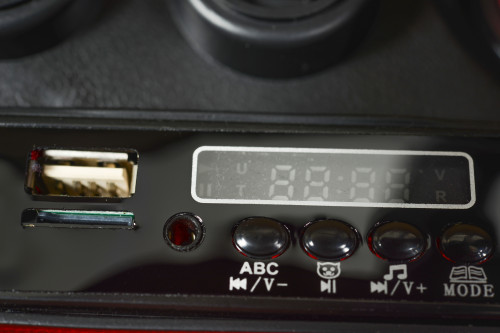 Акумулаторна кола Mercedes AMG GTR - цвят червен 011